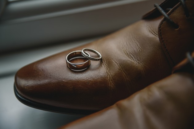 Stan-Seaton-photography-grooms-shoes-with-rings