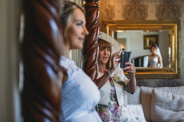 Stan-Seaton-photography-bride-getting-ready-mother-taking-photo