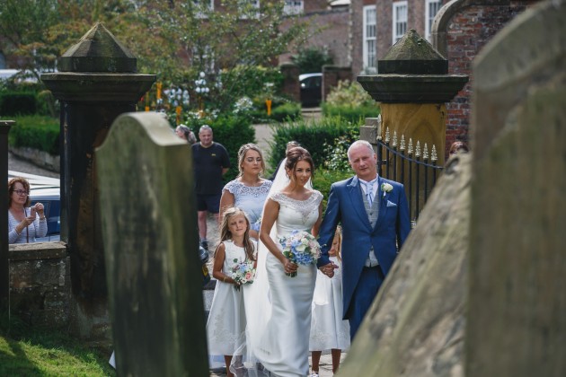 Stan-Seaton-Photography-wedding-car-arriving-at-the-church