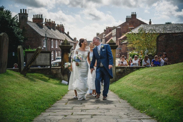 Stan-Seaton-Photography-wedding-car-arriving-at-the-church
