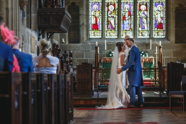 Stan-Seaton-Photography-bride-and-groom-kissing