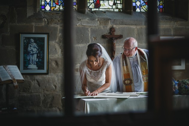 Stan-Seaton-Photography-bride-signing-the-register