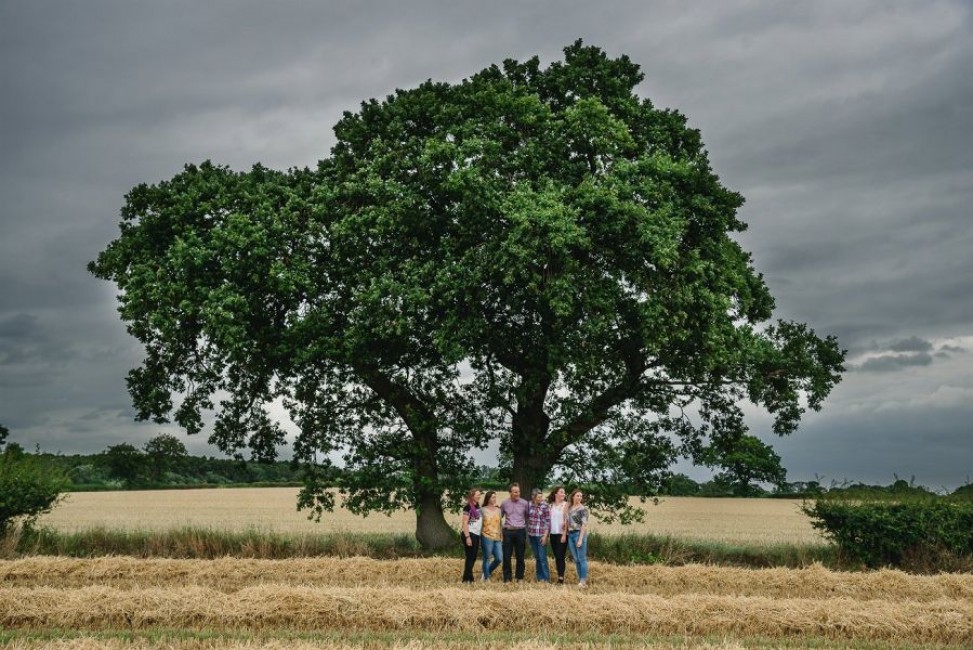 Family location photo shoot in Corn field